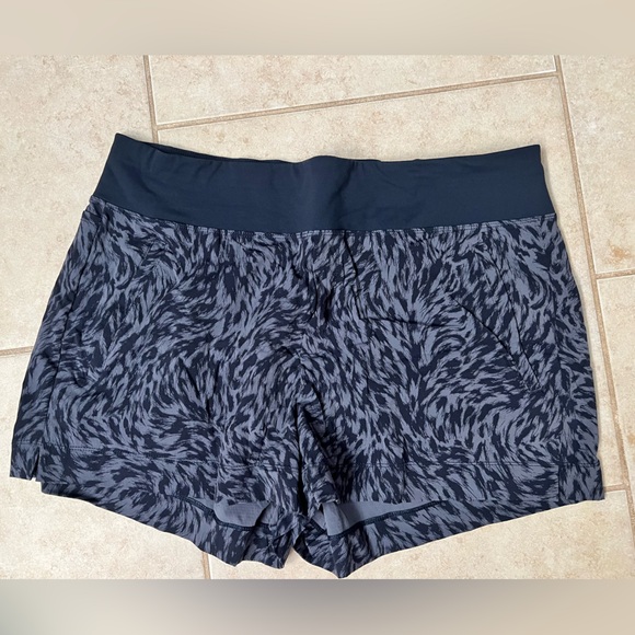 Athleta Black Trekke North Shorts - Picture 1 of 3